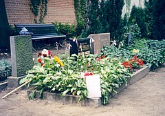 Herbert's grave setting