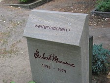 The epitaph on Herbert's gravestone: "Weitermachen" and his signature